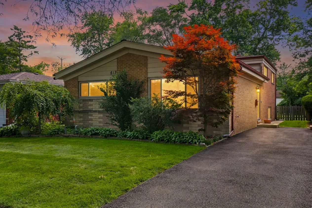 613 Leamington Ave, ,  60091, USA 60091-Wilmette-IL