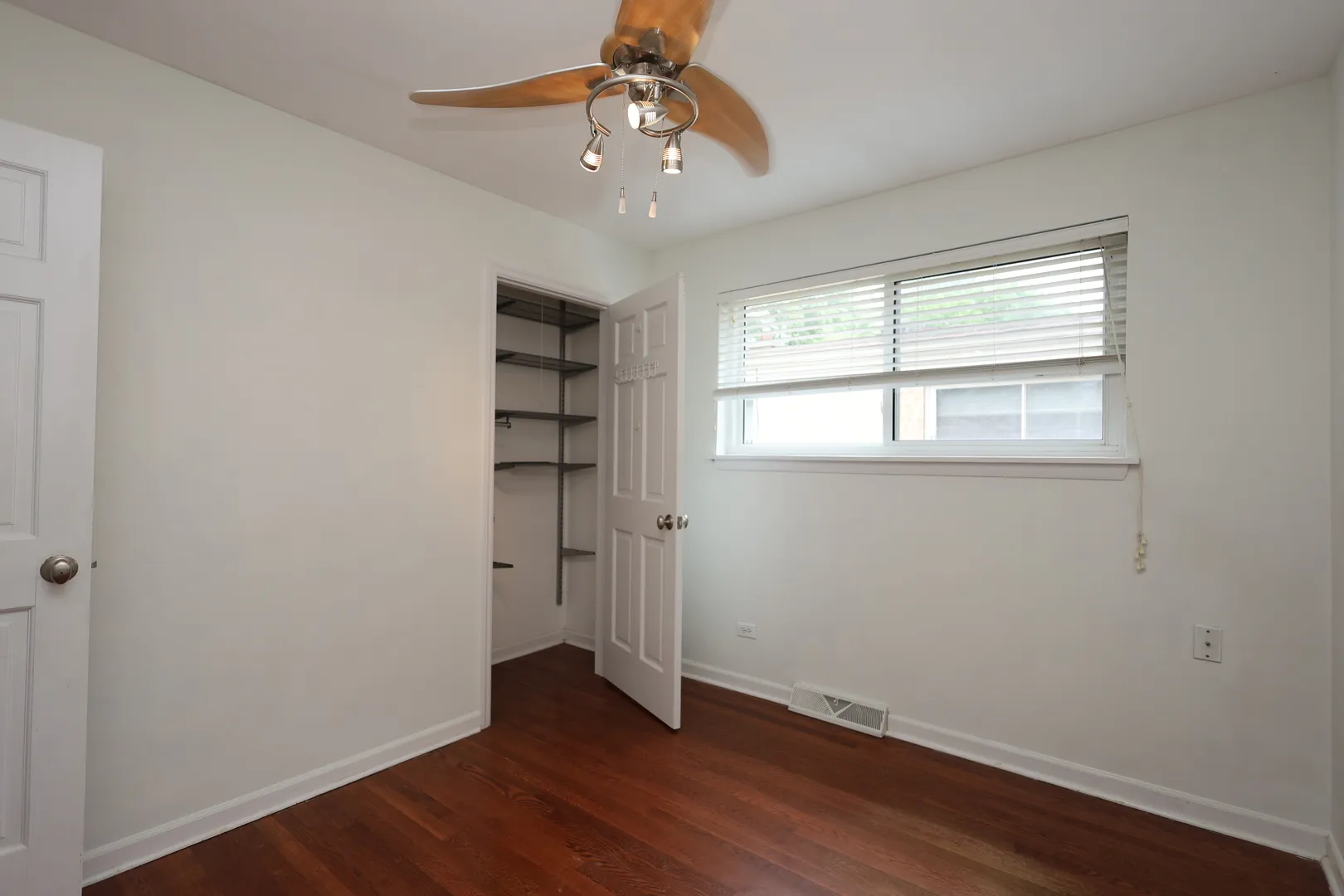 613 Leamington Ave, ,  60091, USA 60091-Wilmette-IL