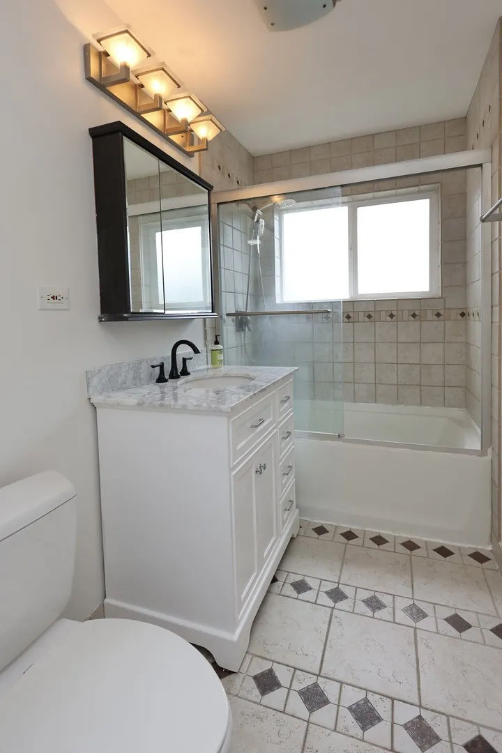 613 Leamington Ave, ,  60091, USA 60091-Wilmette-IL