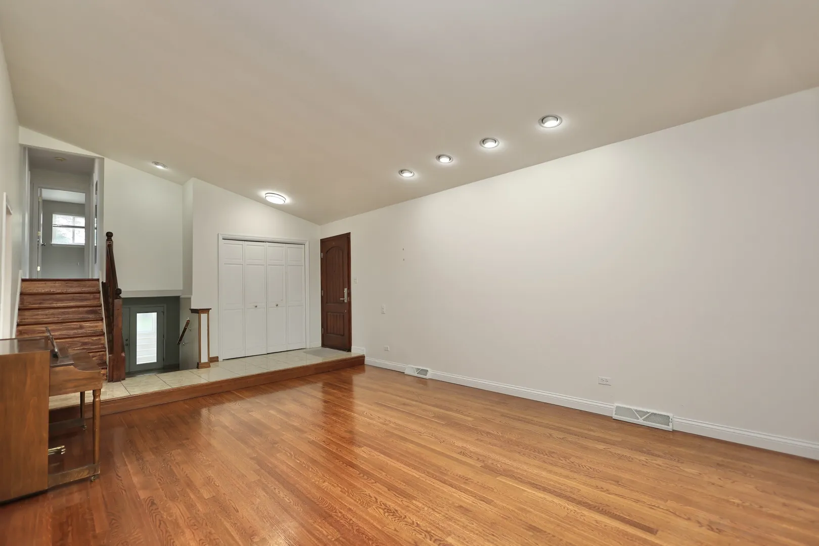 613 Leamington Ave, ,  60091, USA 60091-Wilmette-IL