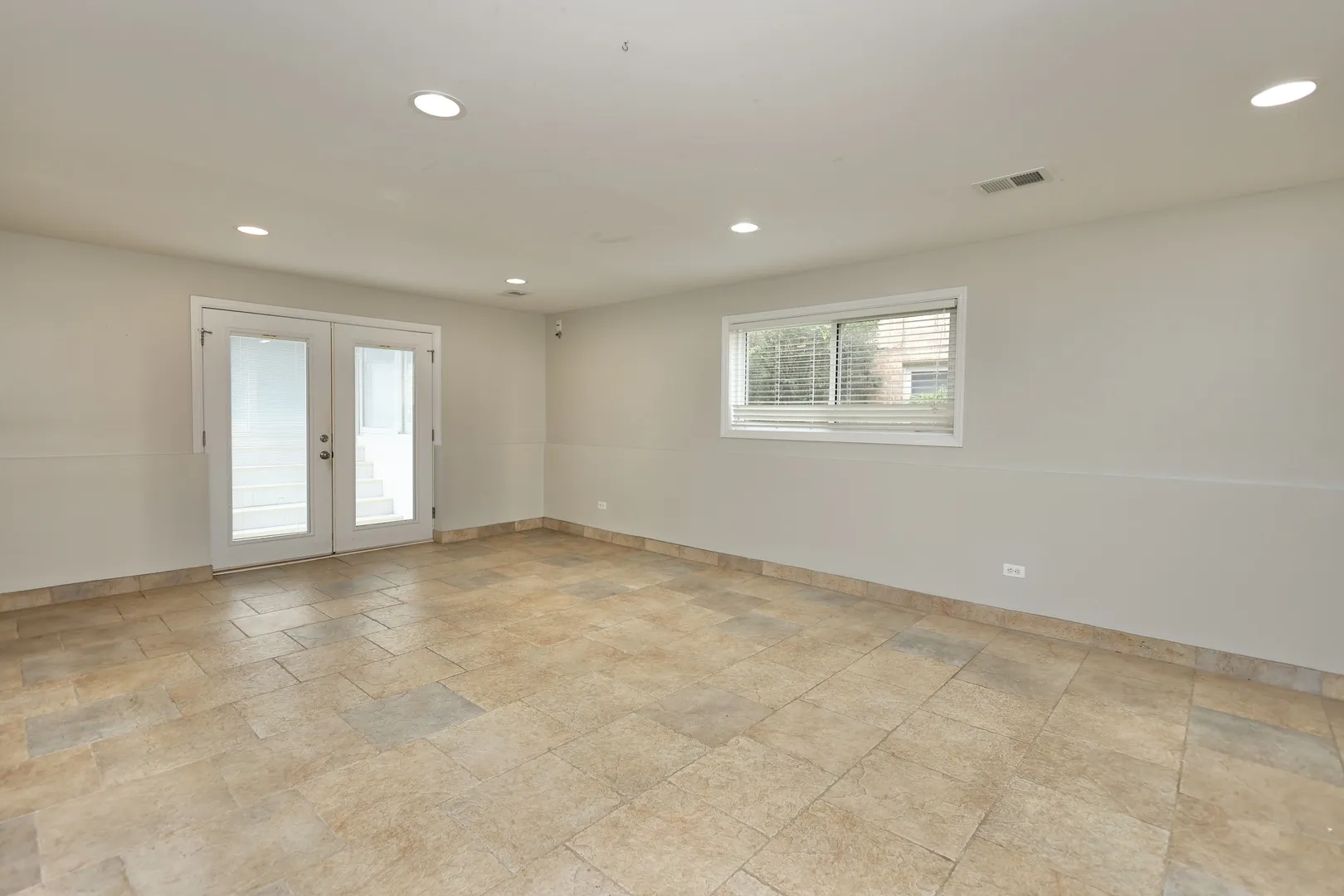 613 Leamington Ave, ,  60091, USA 60091-Wilmette-IL