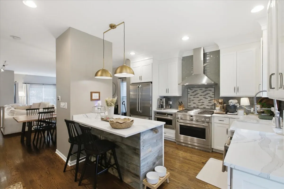 946 N Racine Ave, ,  60642, USA 60642-Chicago-IL