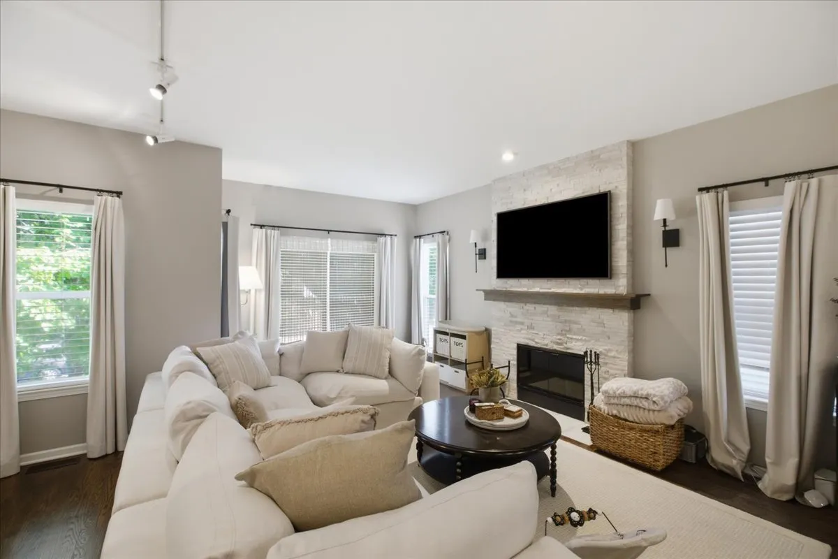 946 N Racine Ave, ,  60642, USA 60642-Chicago-IL