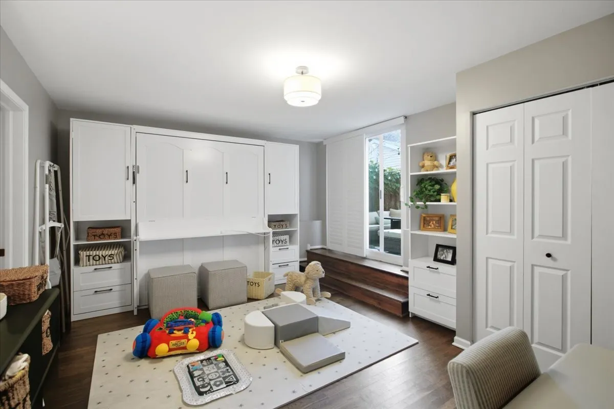 946 N Racine Ave, ,  60642, USA 60642-Chicago-IL