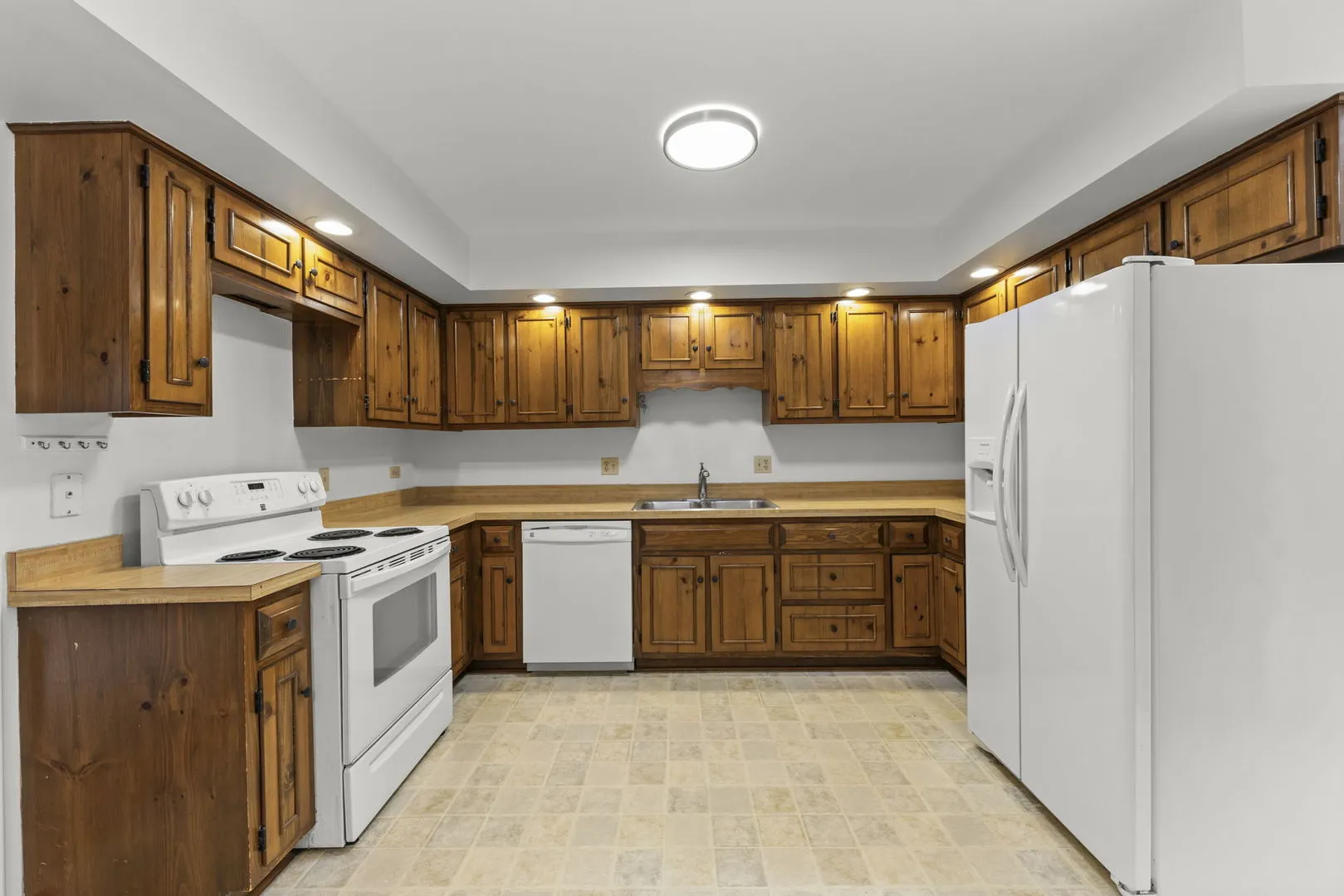 611 N Center St, ,  60563, USA 60563-Naperville-IL