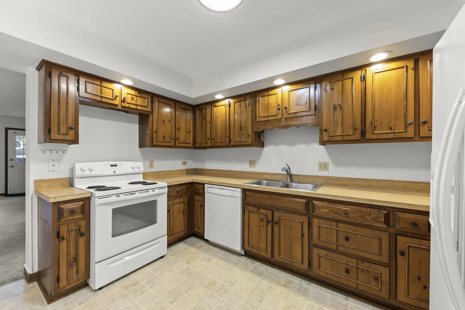 611 N Center St, ,  60563, USA 60563-Naperville-IL