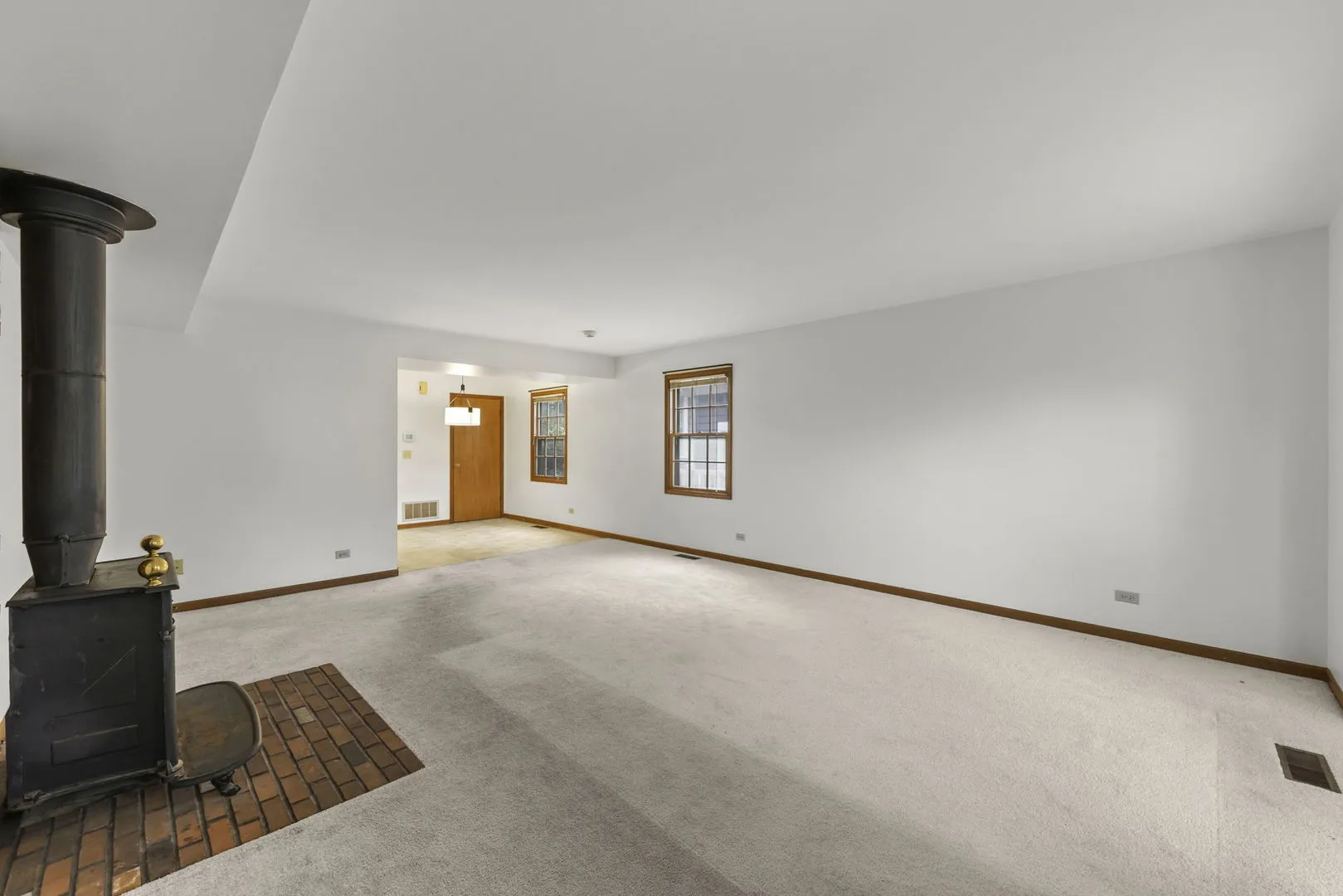 611 N Center St, ,  60563, USA 60563-Naperville-IL