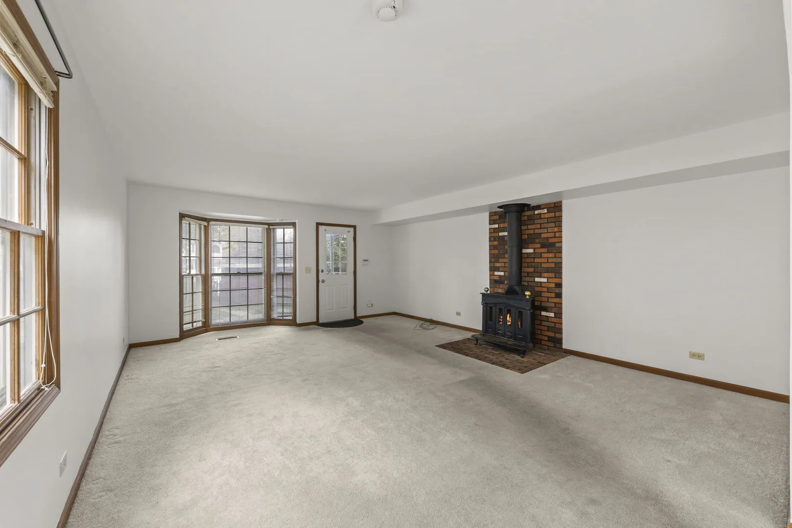 611 N Center St, ,  60563, USA 60563-Naperville-IL