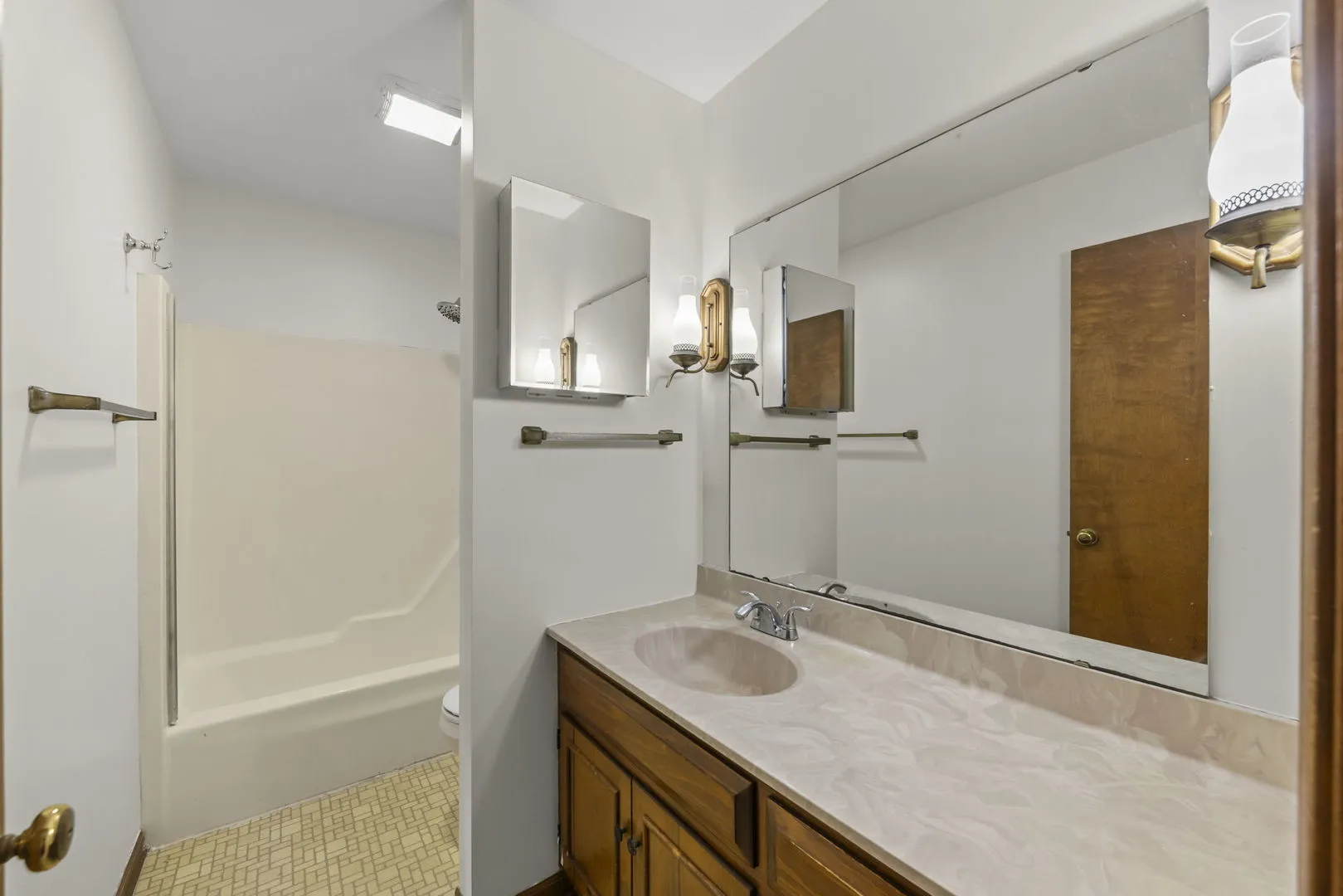 611 N Center St, ,  60563, USA 60563-Naperville-IL