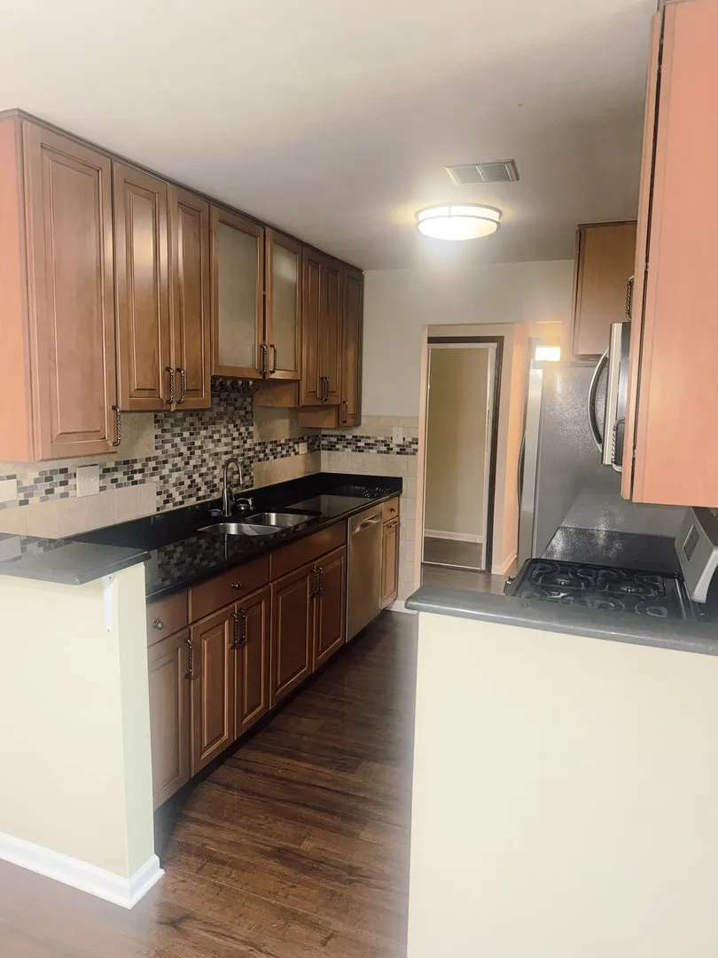 8970 N Parkside Ave, ,  60016, USA 60016-unit#304-Des Plaines-IL