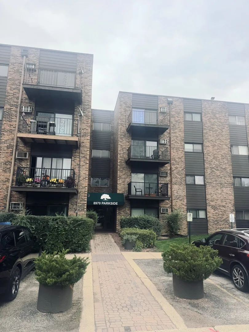8970 N Parkside Ave, ,  60016, USA 60016-unit#304-Des Plaines-IL