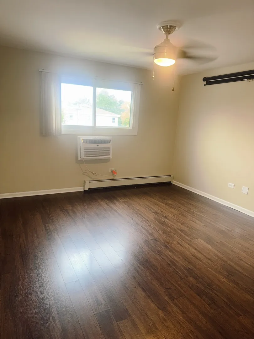 8970 N Parkside Ave, ,  60016, USA 60016-unit#304-Des Plaines-IL