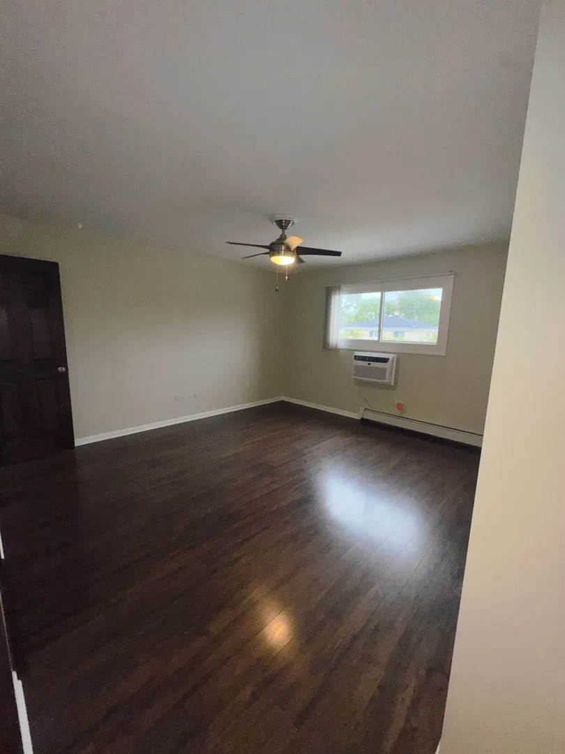 8970 N Parkside Ave, ,  60016, USA 60016-unit#304-Des Plaines-IL