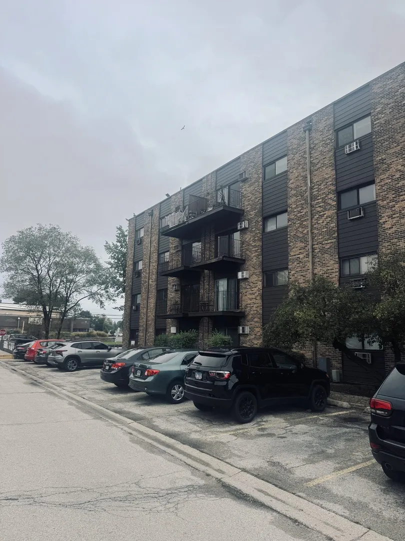 8970 N Parkside Ave, ,  60016, USA 60016-unit#304-Des Plaines-IL