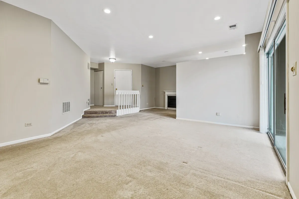 1665 Commodore Ct, , 60193, USA 60193-unit#7-Schaumburg-IL