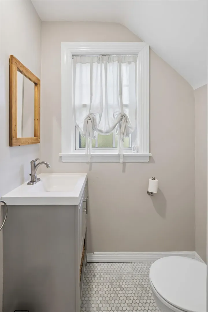 5825 N Caldwell Ave, ,  60646, USA 60646-Chicago-IL