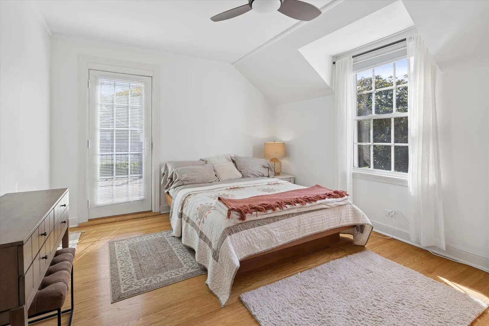 5825 N Caldwell Ave, ,  60646, USA 60646-Chicago-IL