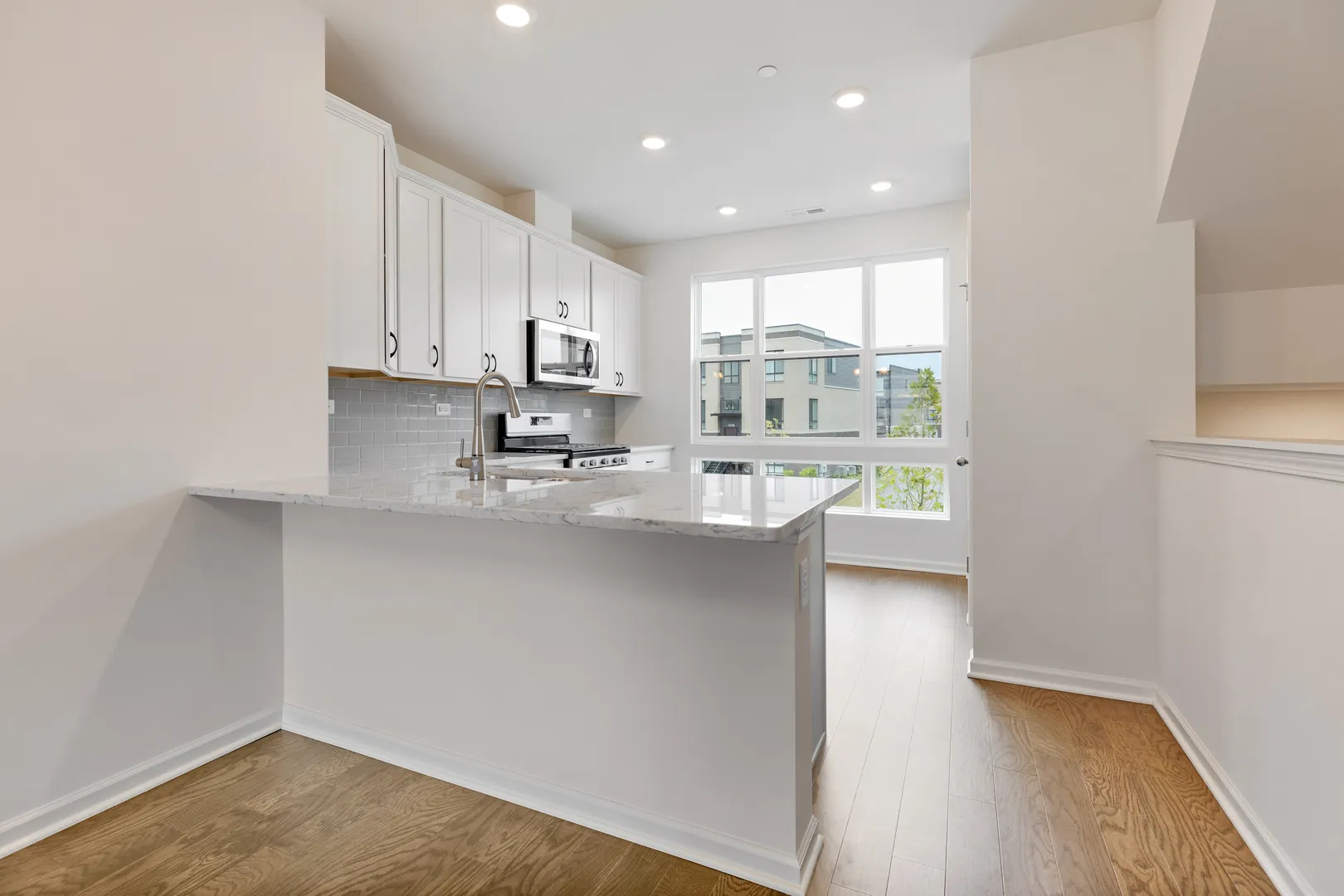 1283 Lakepointe Dr, ,  60173, USA 60173-Schaumburg-IL