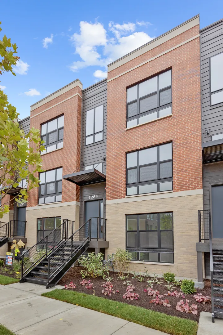 1283 Lakepointe Dr, ,  60173, USA 60173-Schaumburg-IL