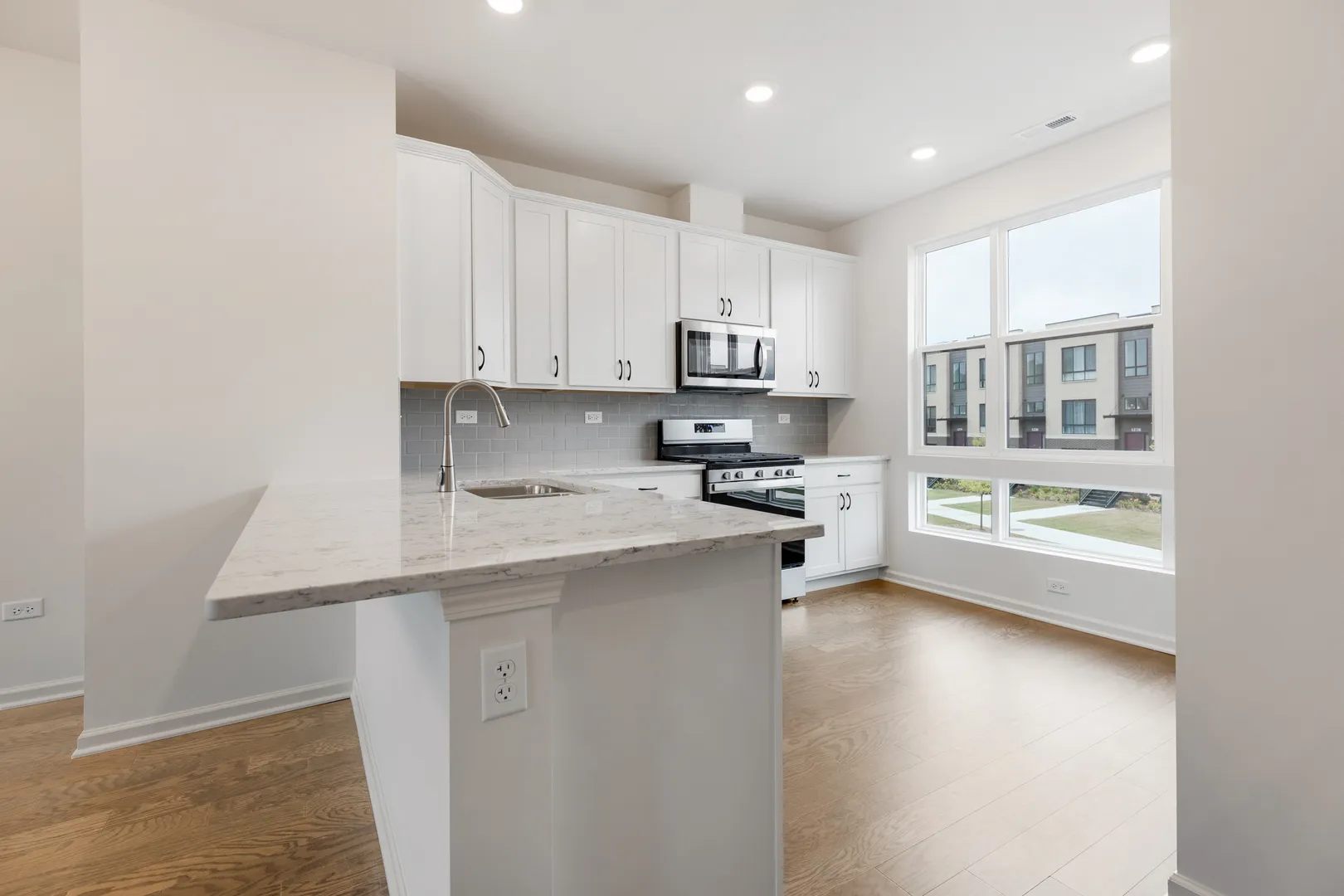 1283 Lakepointe Dr, ,  60173, USA 60173-Schaumburg-IL