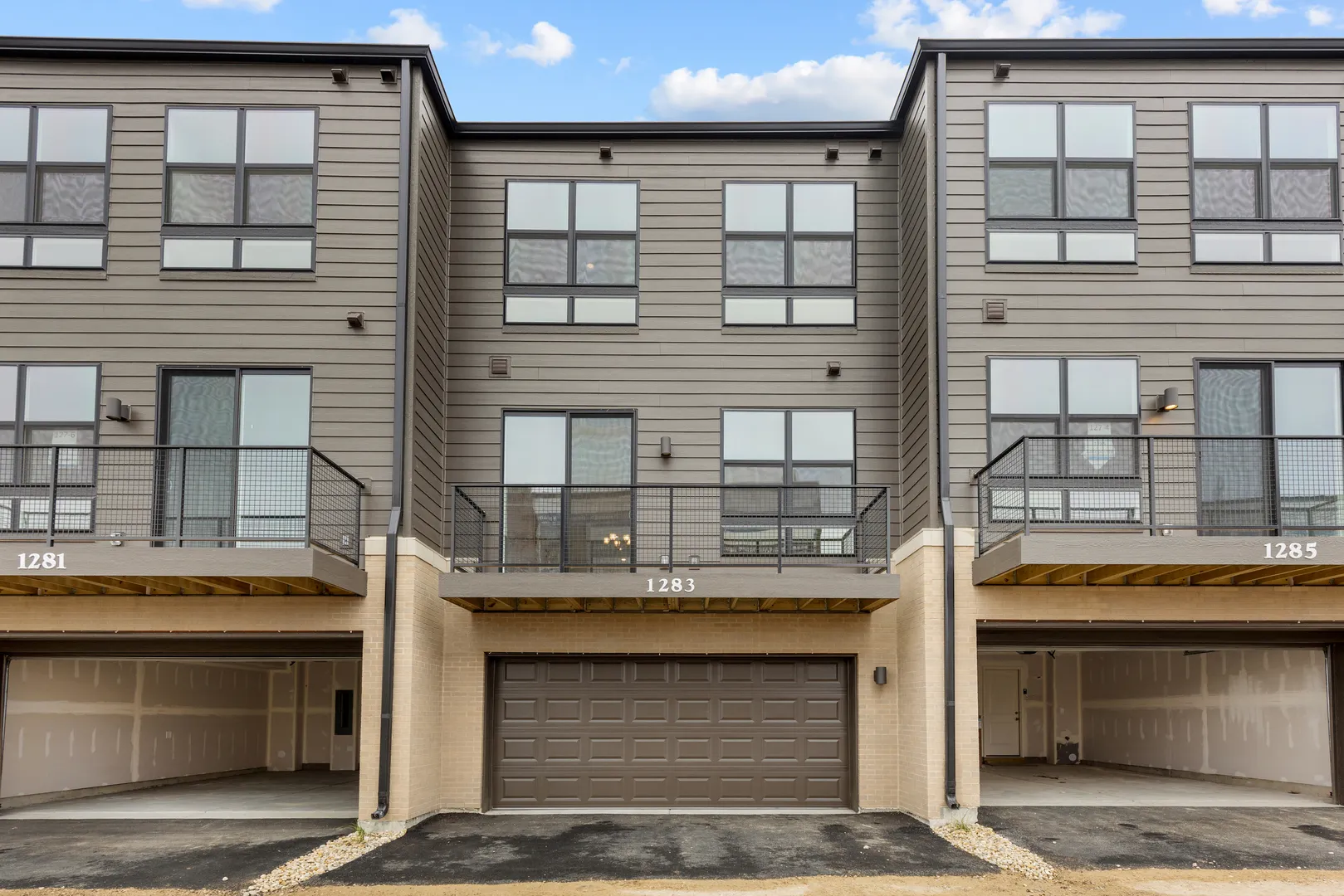 1283 Lakepointe Dr, ,  60173, USA 60173-Schaumburg-IL