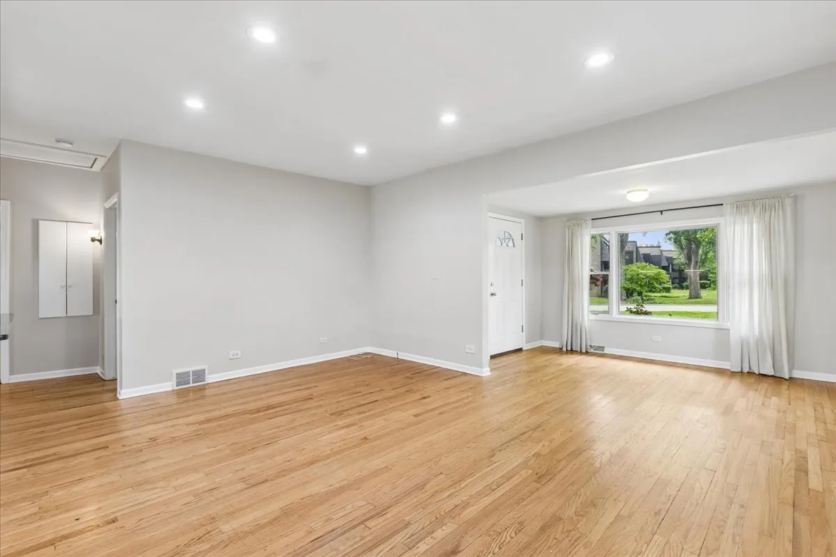 255 N Happ Rd, , 60093, USA 60093-Northfield-IL