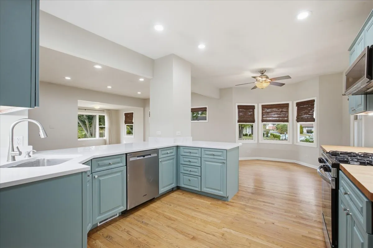 255 N Happ Rd, , 60093, USA 60093-Northfield-IL