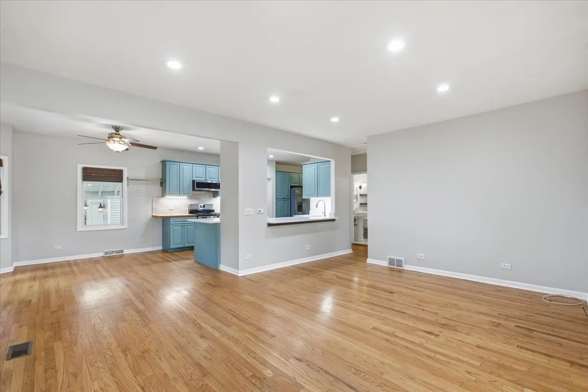 255 N Happ Rd, , 60093, USA 60093-Northfield-IL