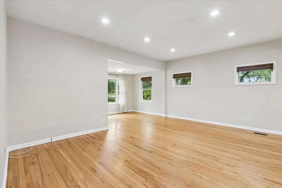 255 N Happ Rd, , 60093, USA 60093-Northfield-IL