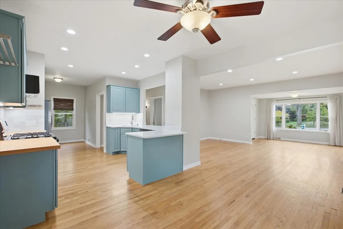255 N Happ Rd, , 60093, USA 60093-Northfield-IL