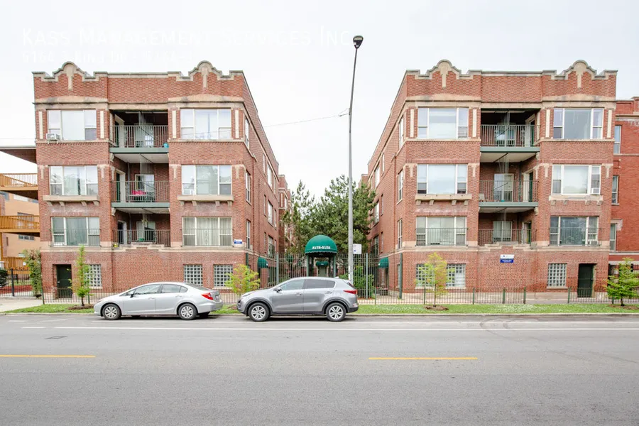 5162 S King Dr, ,  60615, USA 60615-Chicago-IL