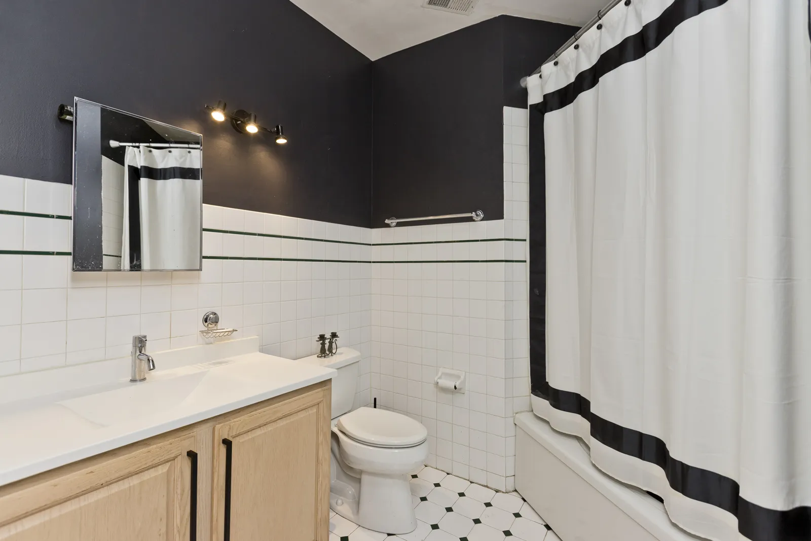 1470 N Milwaukee Ave, ,  60622, USA 60622-unit#3-Chicago-IL