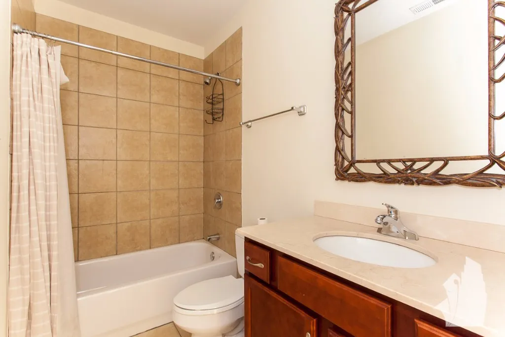 1148 W Roscoe St, ,  60657, USA 60657-unit#2W-Chicago-IL