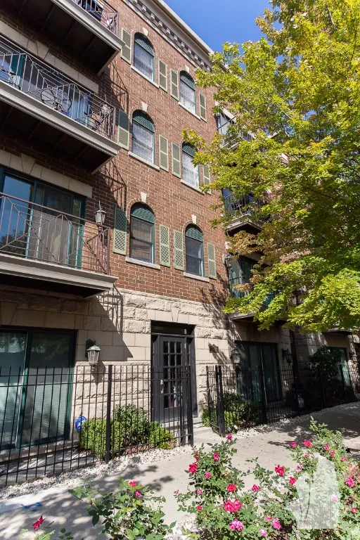 1148 W Roscoe St, ,  60657, USA 60657-unit#2W-Chicago-IL