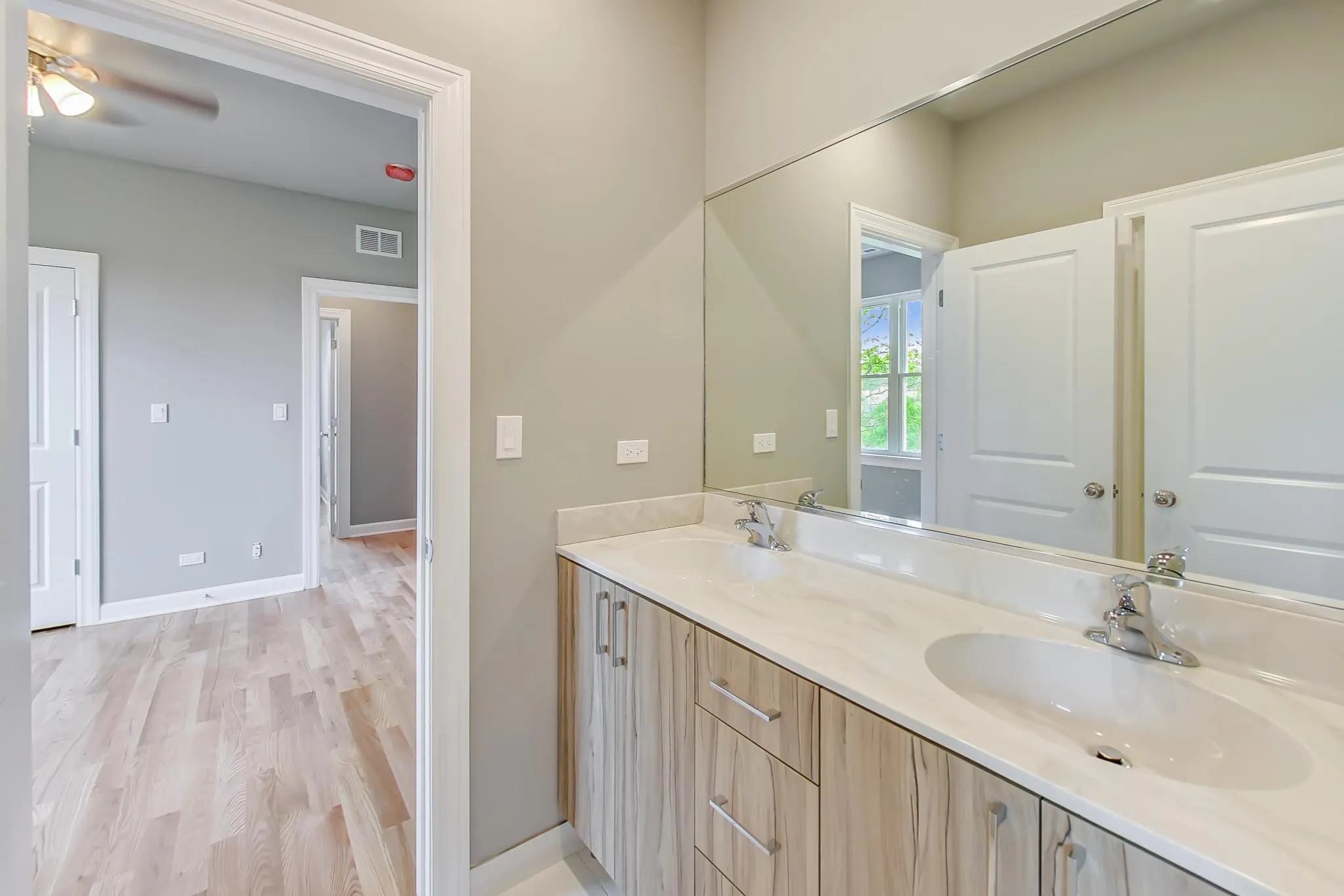 6132 S Kimbark Ave, ,  60637, USA 60637-unit#1W-Chicago-IL