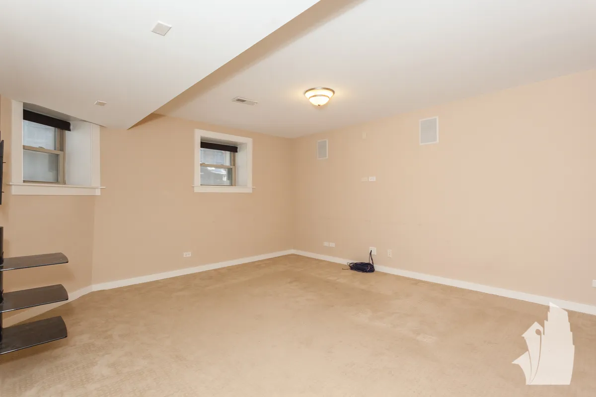815 W Newport Ave, , 60657, USA 60657-unit#1R-Chicago-IL