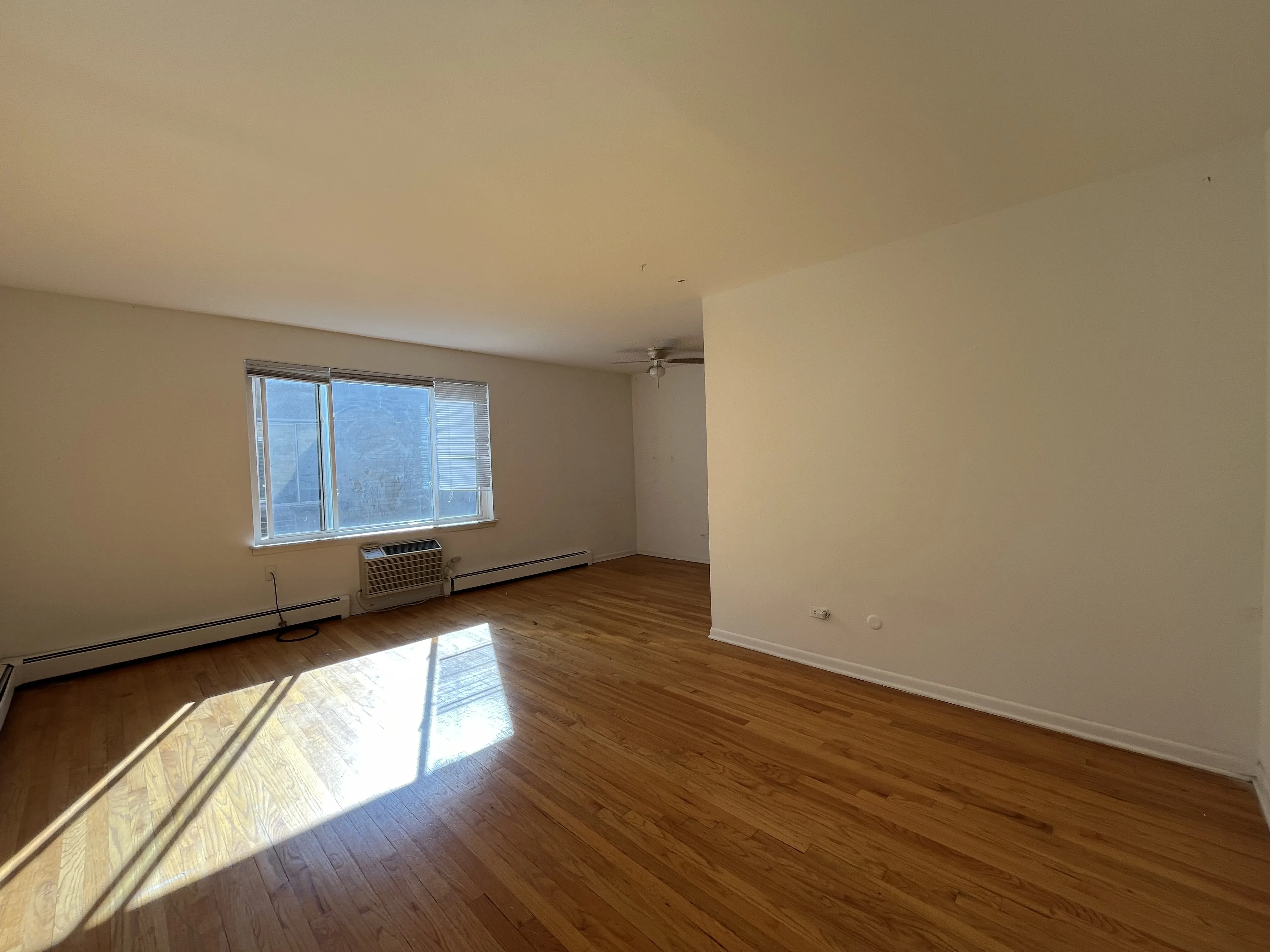 516 W Melrose St, ,  60657, USA 60657-unit#406-Chicago-IL