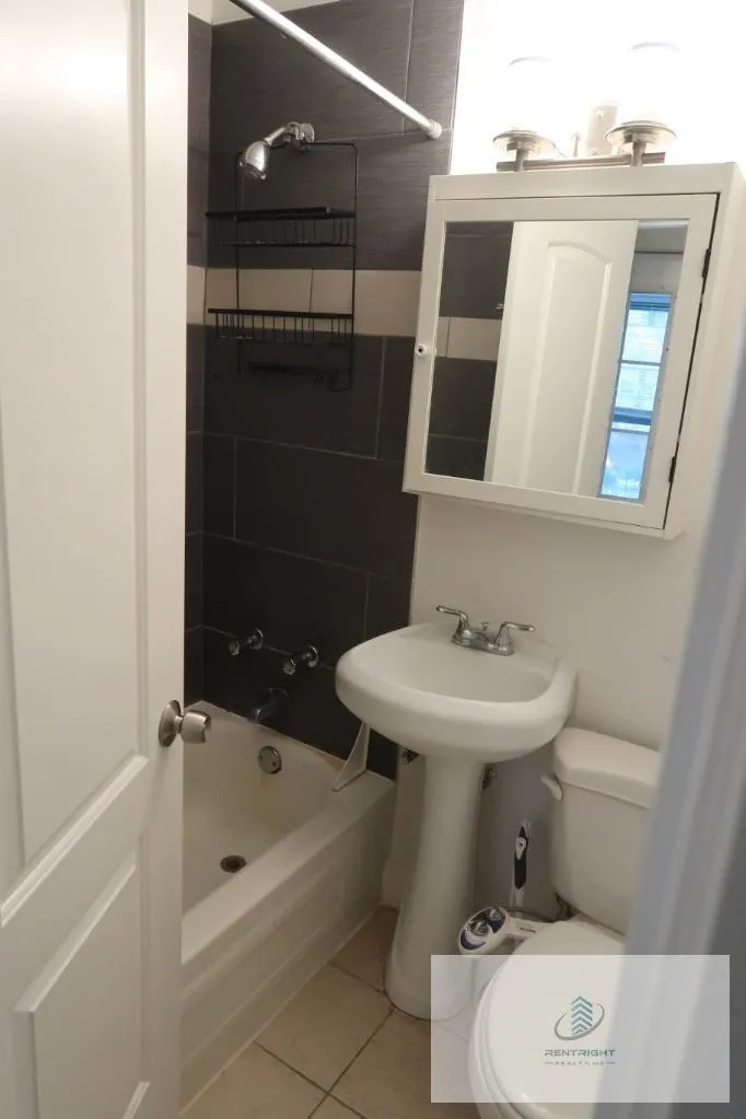 755 W Buena Ave, , 60613, USA 60613-unit#200-Chicago-IL