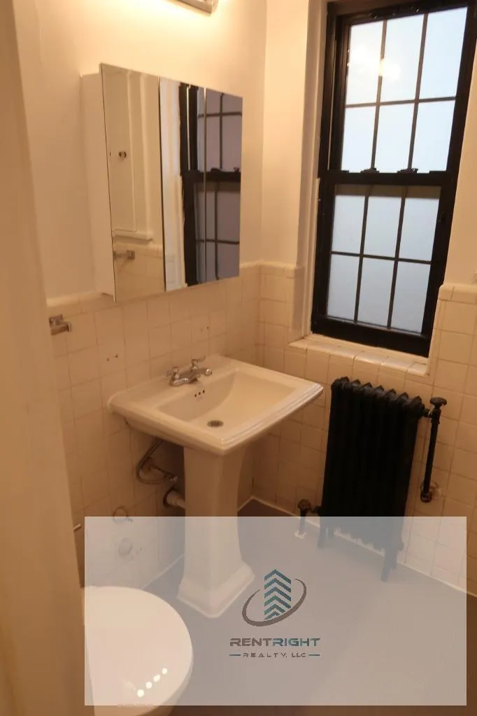 426 W Briar Pl, , 60657, USA 60657-unit#H2-Chicago-IL