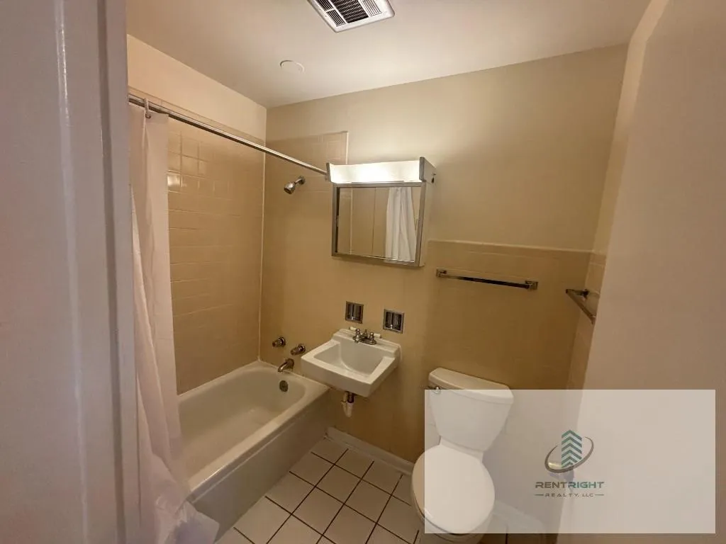 755 W Buena Ave, , 60613, USA 60613-unit#306-Chicago-IL