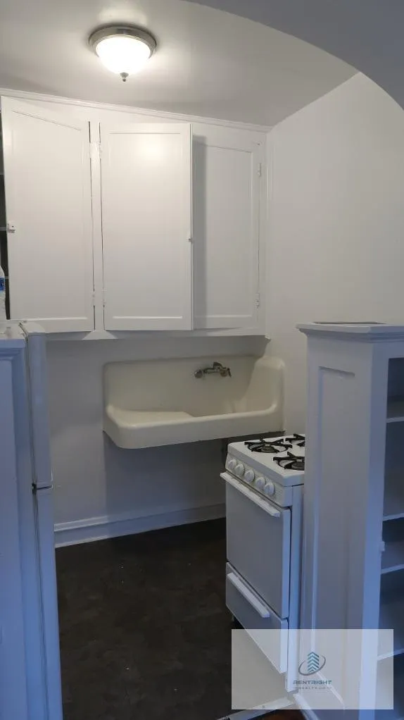 4588 N Elston Ave, ,  60630, USA 60630-unit#202-Chicago-IL