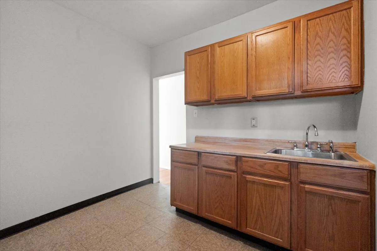 6700 S Merrill Ave, , 60649, USA 60649-unit#3E-Chicago-IL
