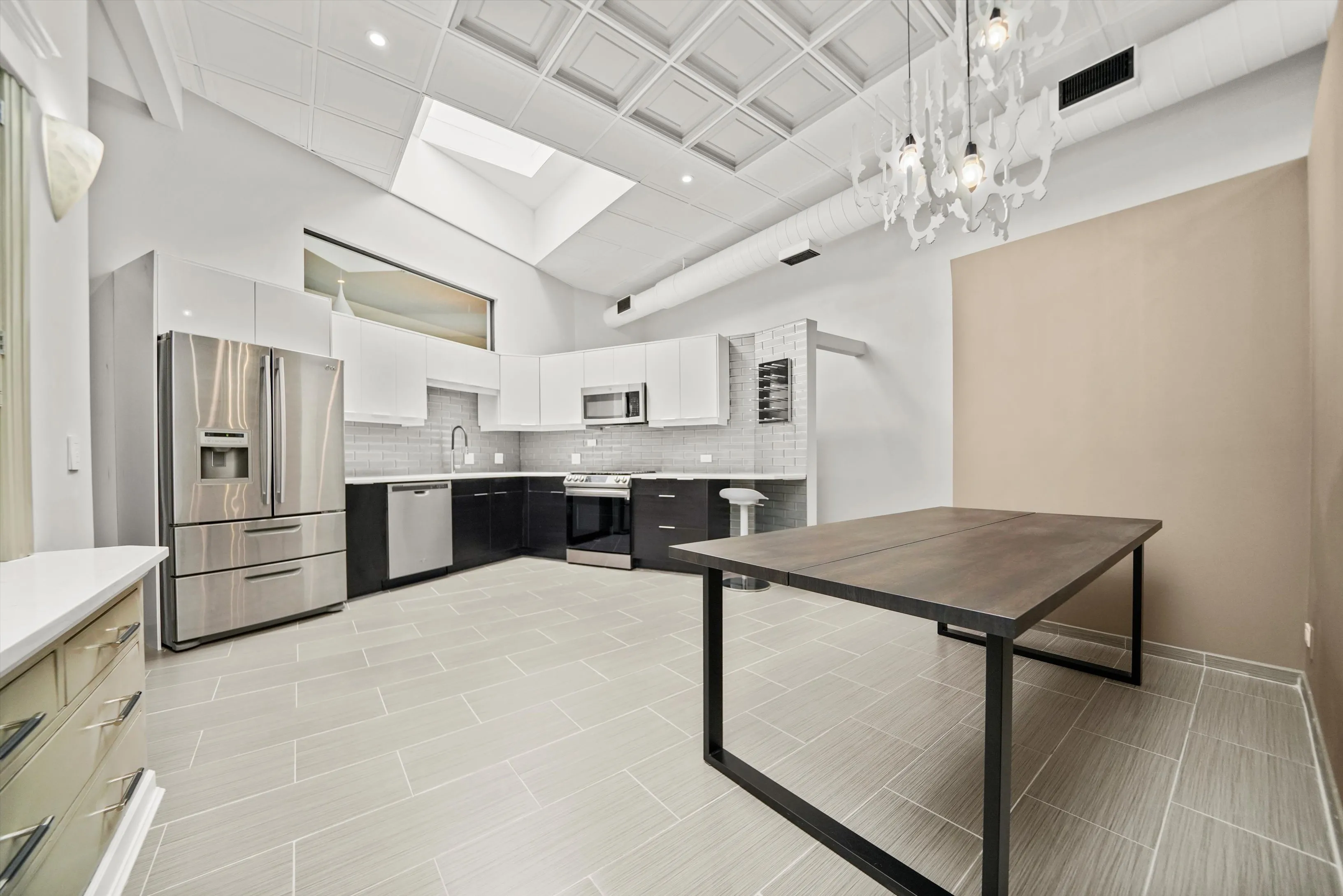 300 N Ogden Ave, ,  60607, USA 60607-unit#202-Chicago-IL