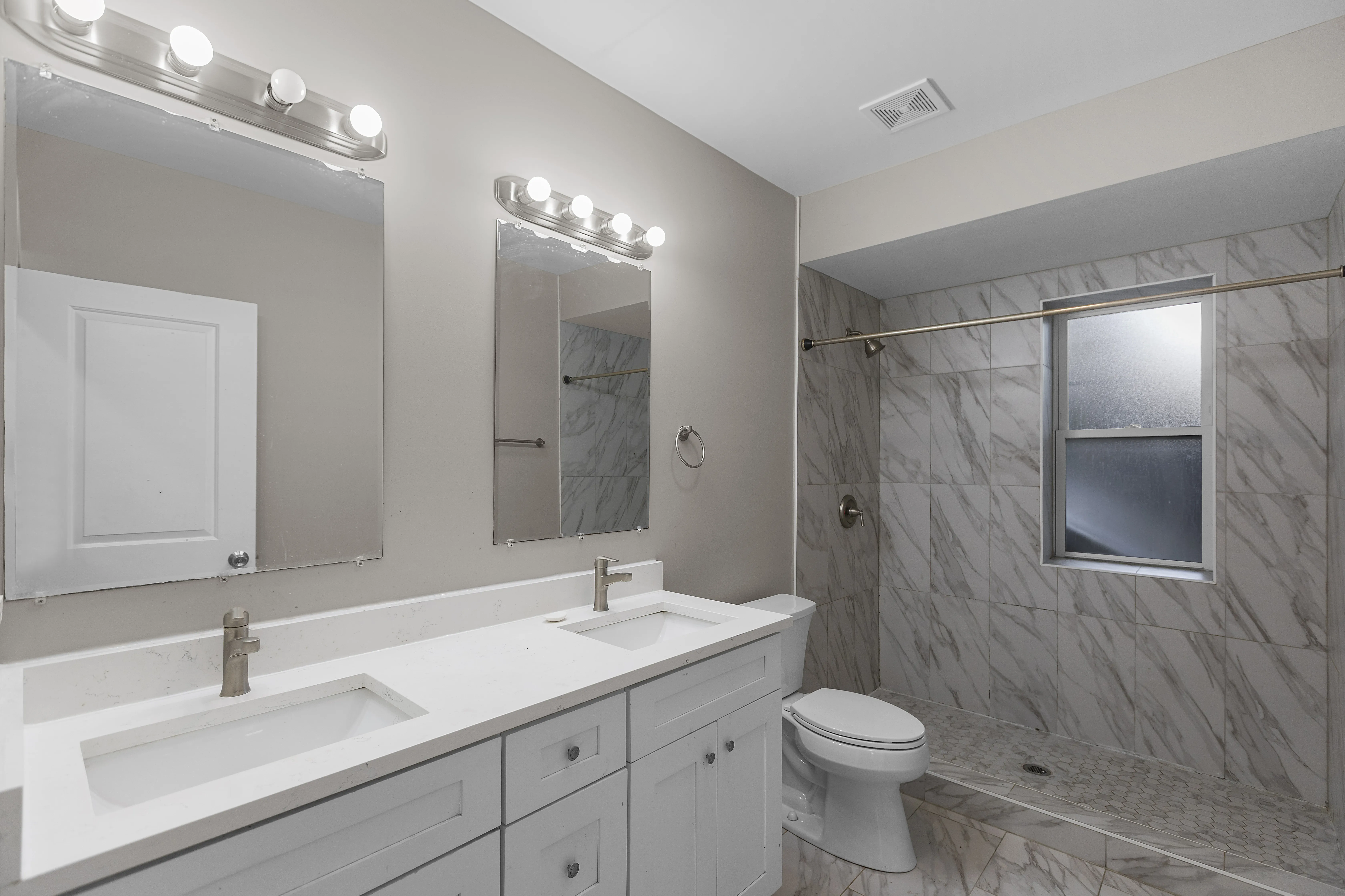 5731 N Washtenaw Ave, , 60659, USA 60659-unit#1R-Chicago-IL