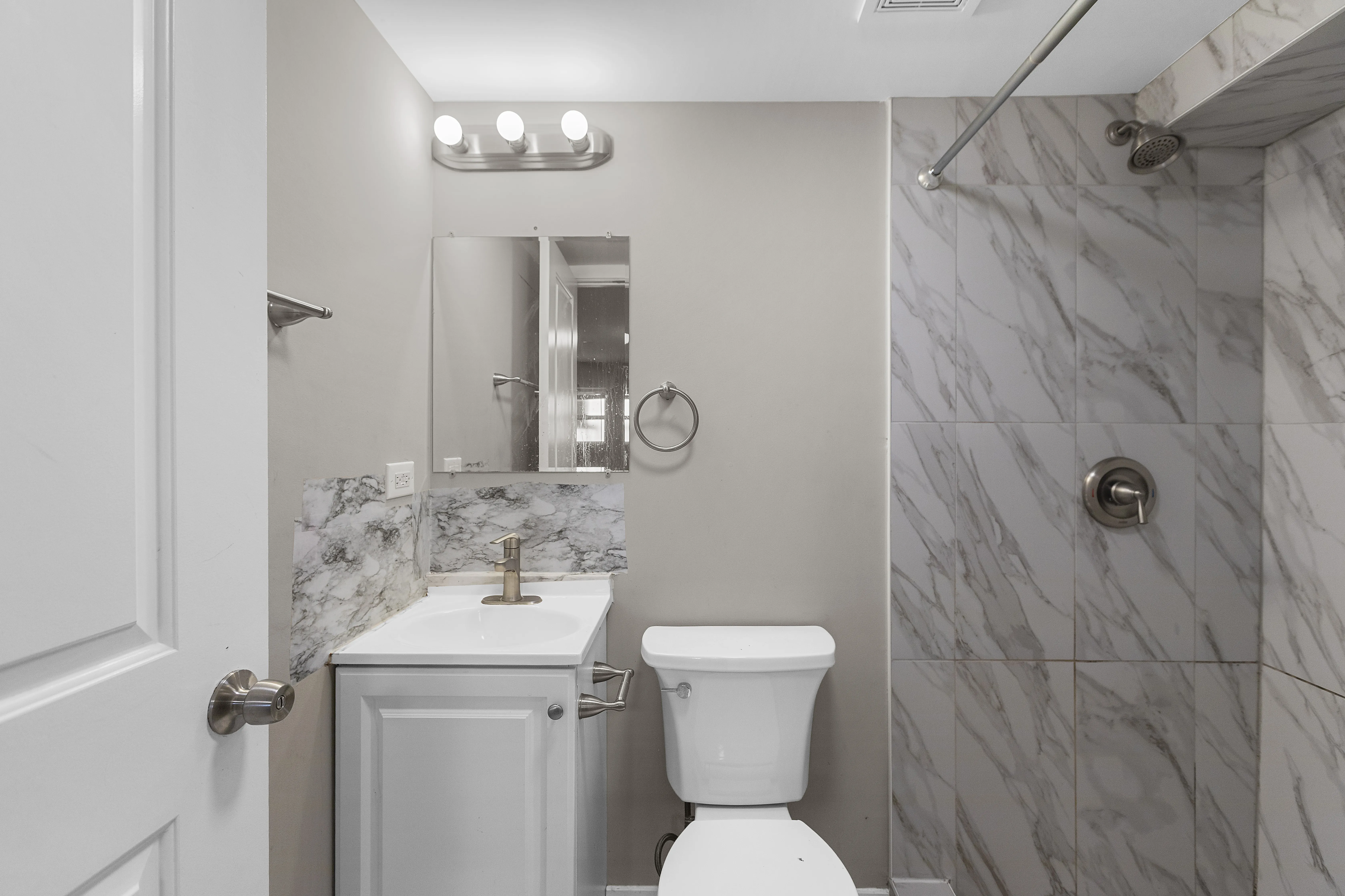 5731 N Washtenaw Ave, , 60659, USA 60659-unit#1R-Chicago-IL