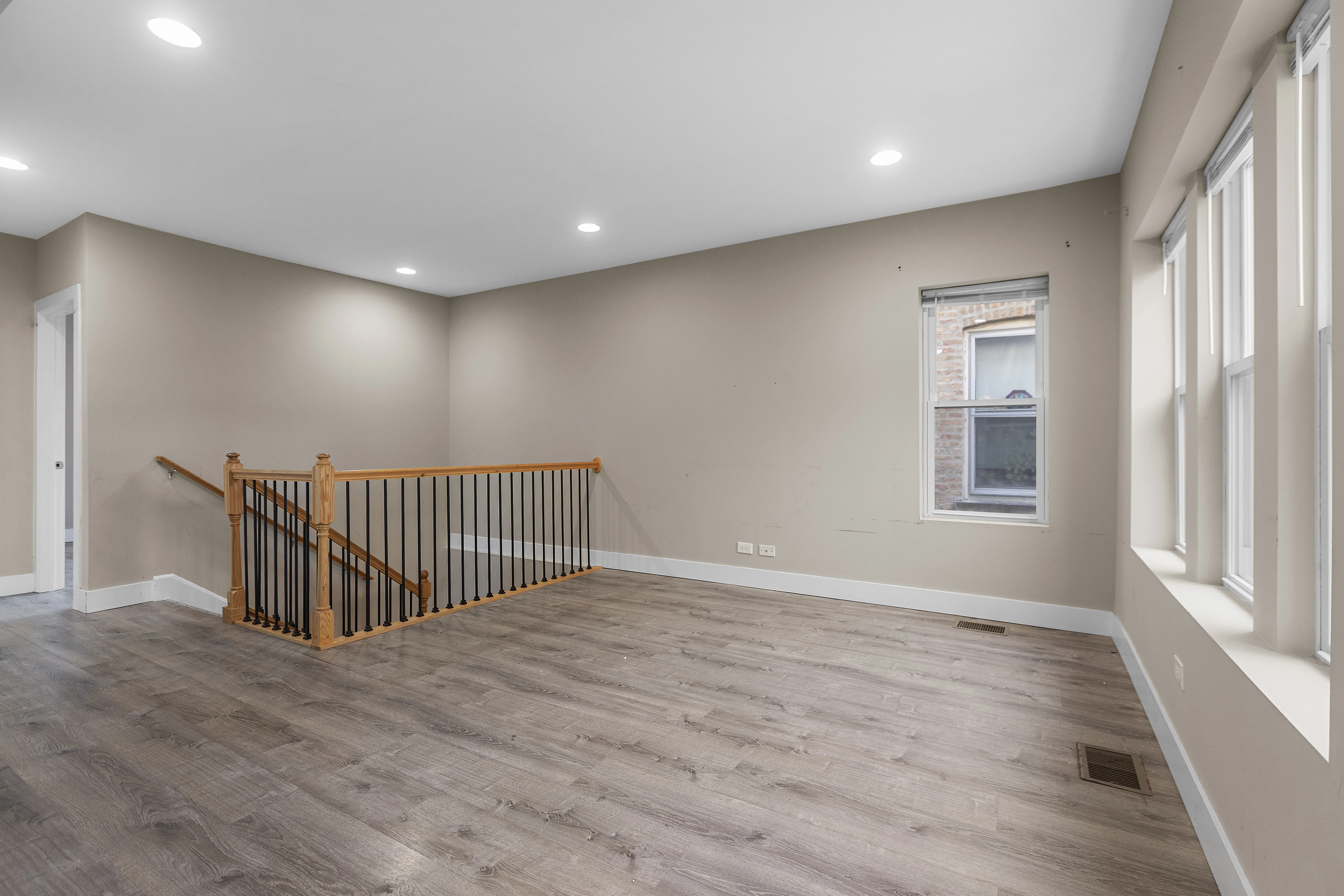 5731 N Washtenaw Ave, , 60659, USA 60659-unit#1R-Chicago-IL