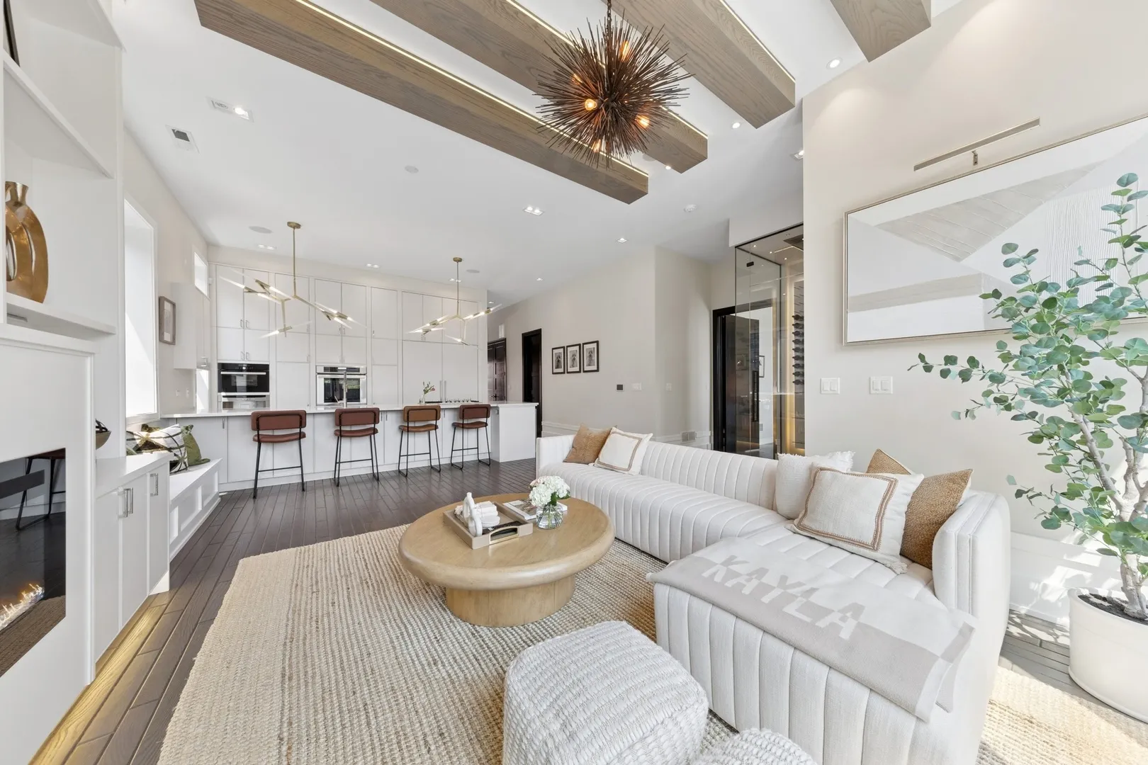 2756 N Magnolia Ave, ,  60614, USA 60614-unit#PH-Chicago-IL