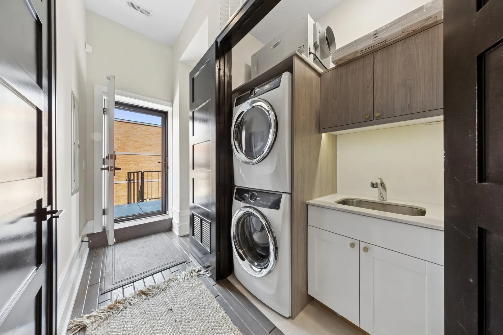 2756 N Magnolia Ave, ,  60614, USA 60614-unit#PH-Chicago-IL