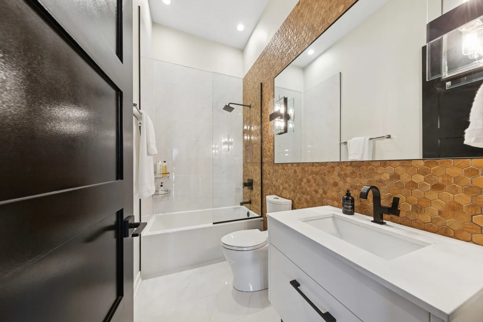 2756 N Magnolia Ave, ,  60614, USA 60614-unit#PH-Chicago-IL