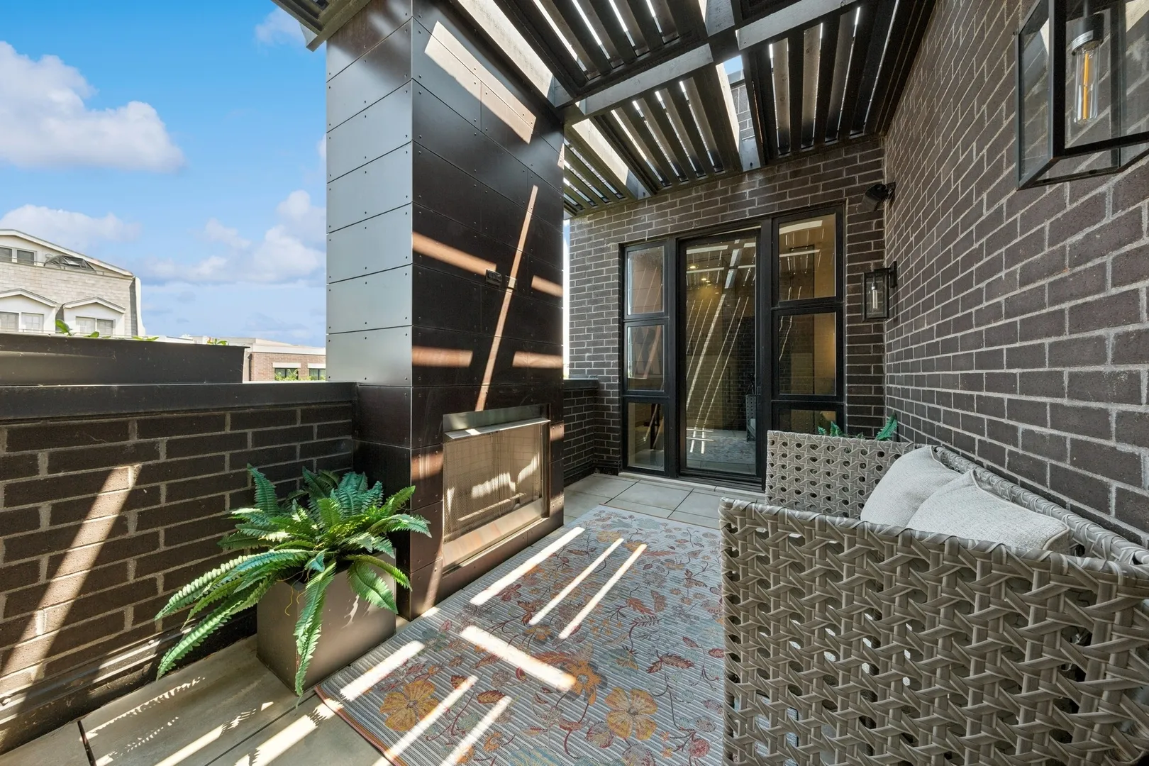 2756 N Magnolia Ave, ,  60614, USA 60614-unit#PH-Chicago-IL